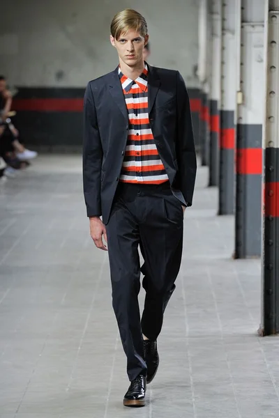 Look 17